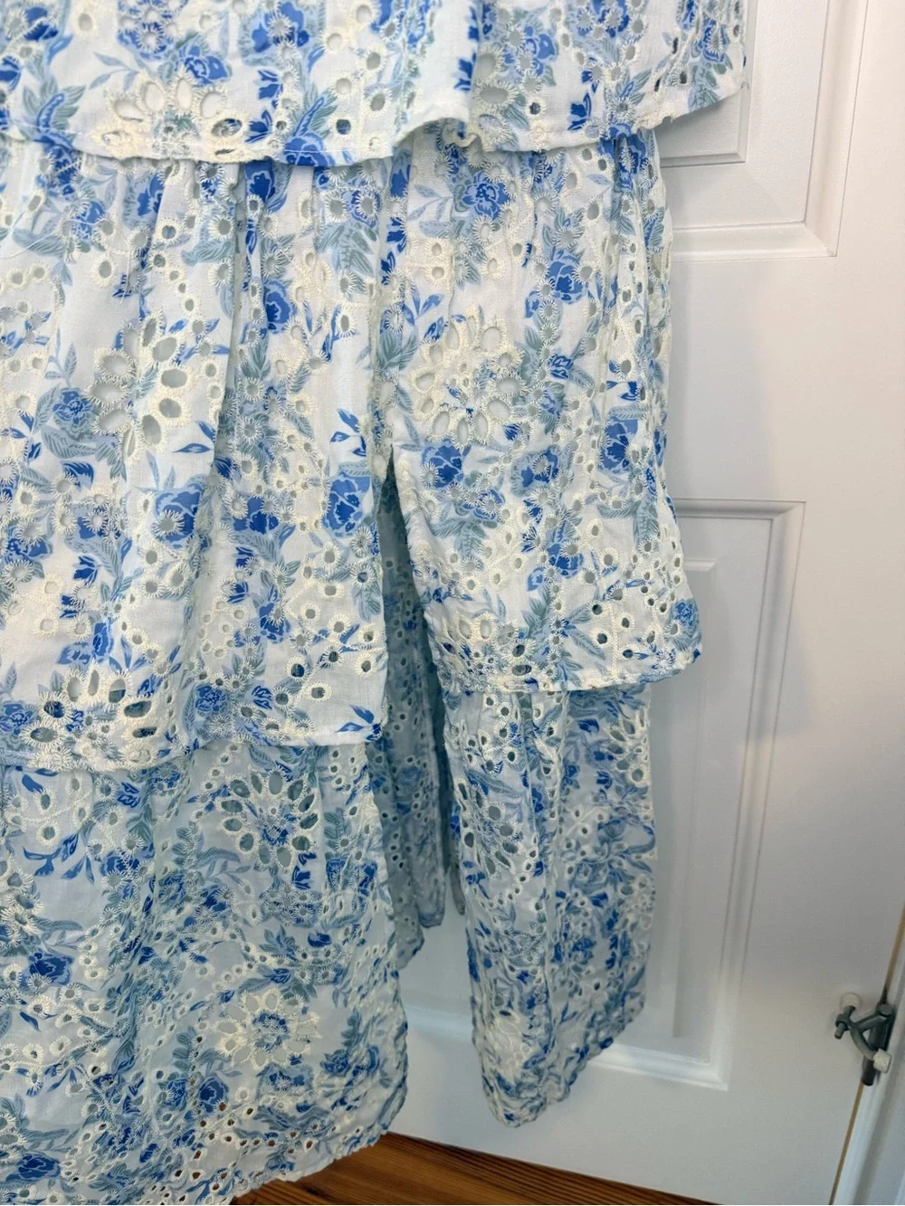 En Saison Claire Floral Print Eyelet MIDI Dress blue and white Large with Slit
